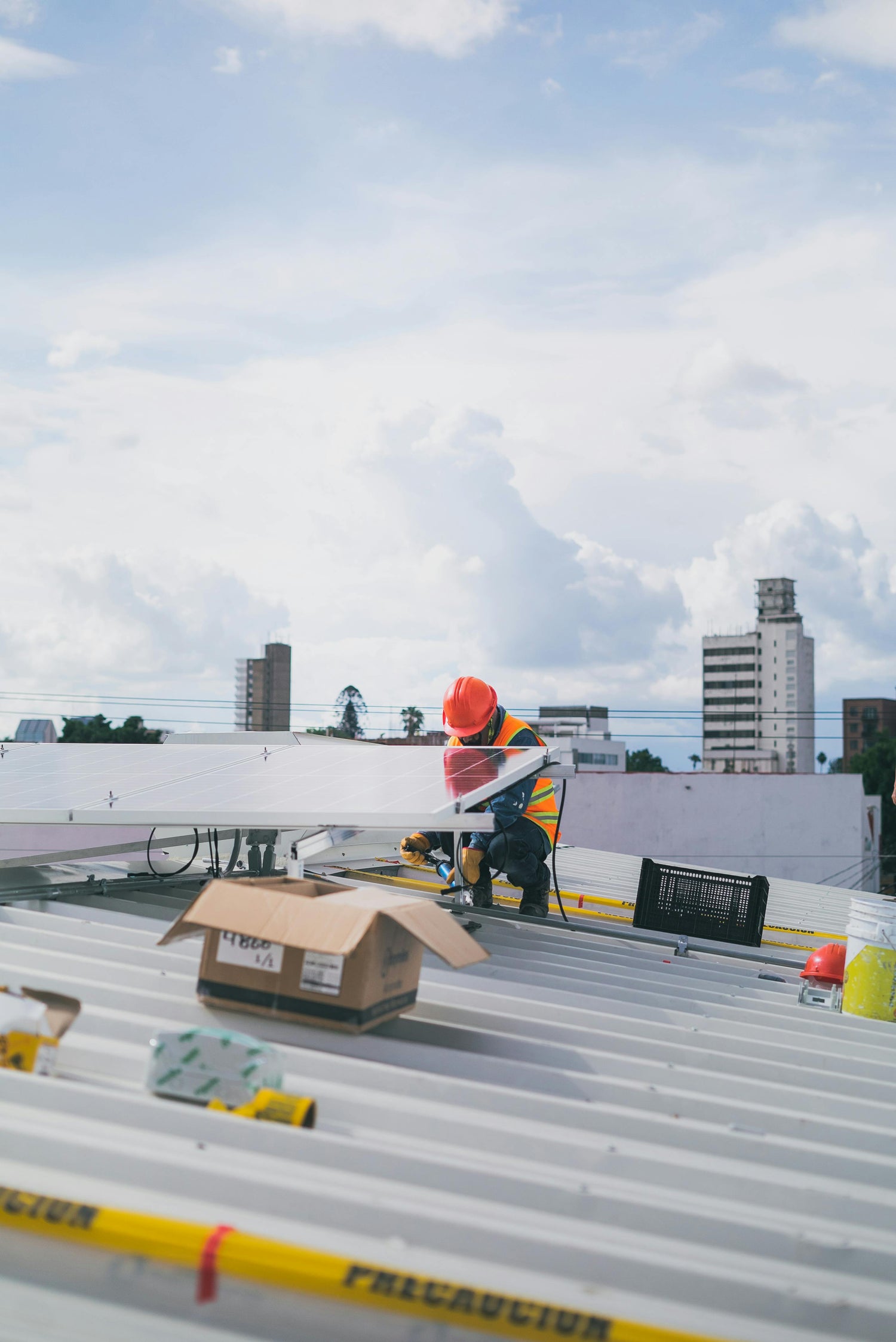 Professional technician installing Growatt solar panels on a commercial building rooftop, demonstrating Growatt's leadership in providing top-quality residential inverters and hybrid solar solutions.